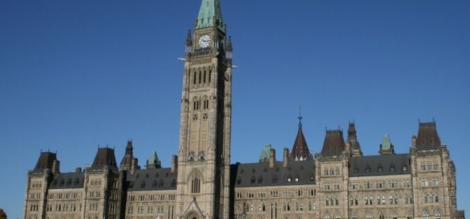 Senator Dennis Dawson talks to Irish Heritage Québec